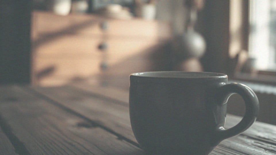 Jakie objawy związane są z suchością w gardle?