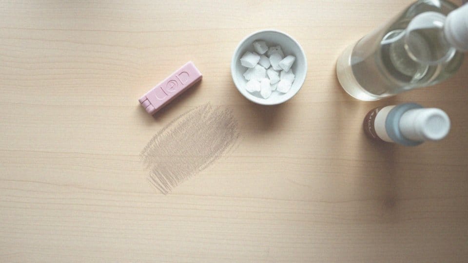 Czym zmyć ołówek z mebli? Skuteczne metody i porady