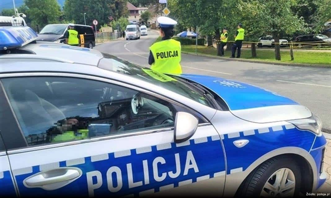 Policjanci ratują życie wychłodzonemu mężczyźnie w Olecku